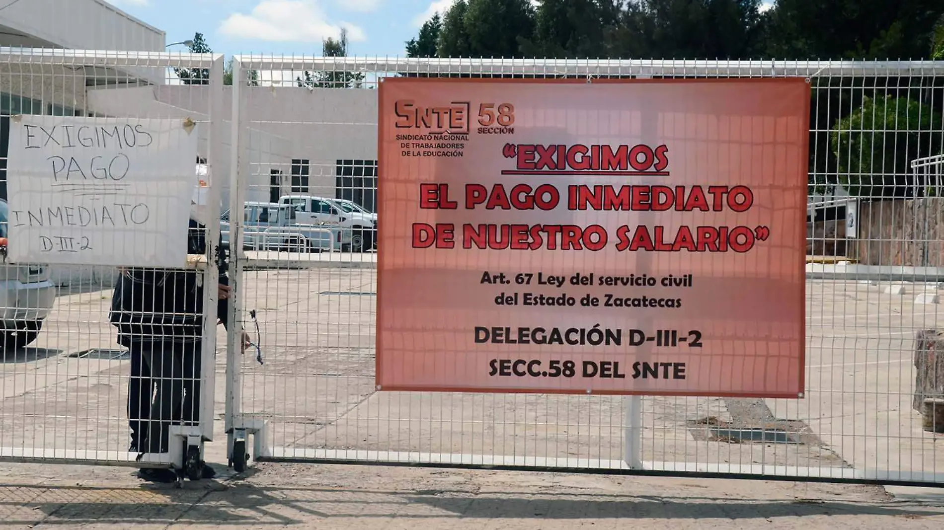 Docentes sindicalizados mantienen paros de labores en sus centros de trabajo